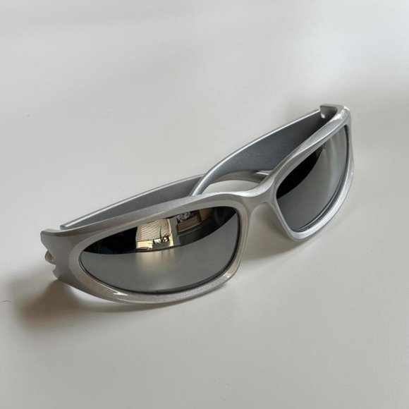 Y2K 2000s vintage style chrome silver surfer men's grey sunglasses - Picture 1 of 8